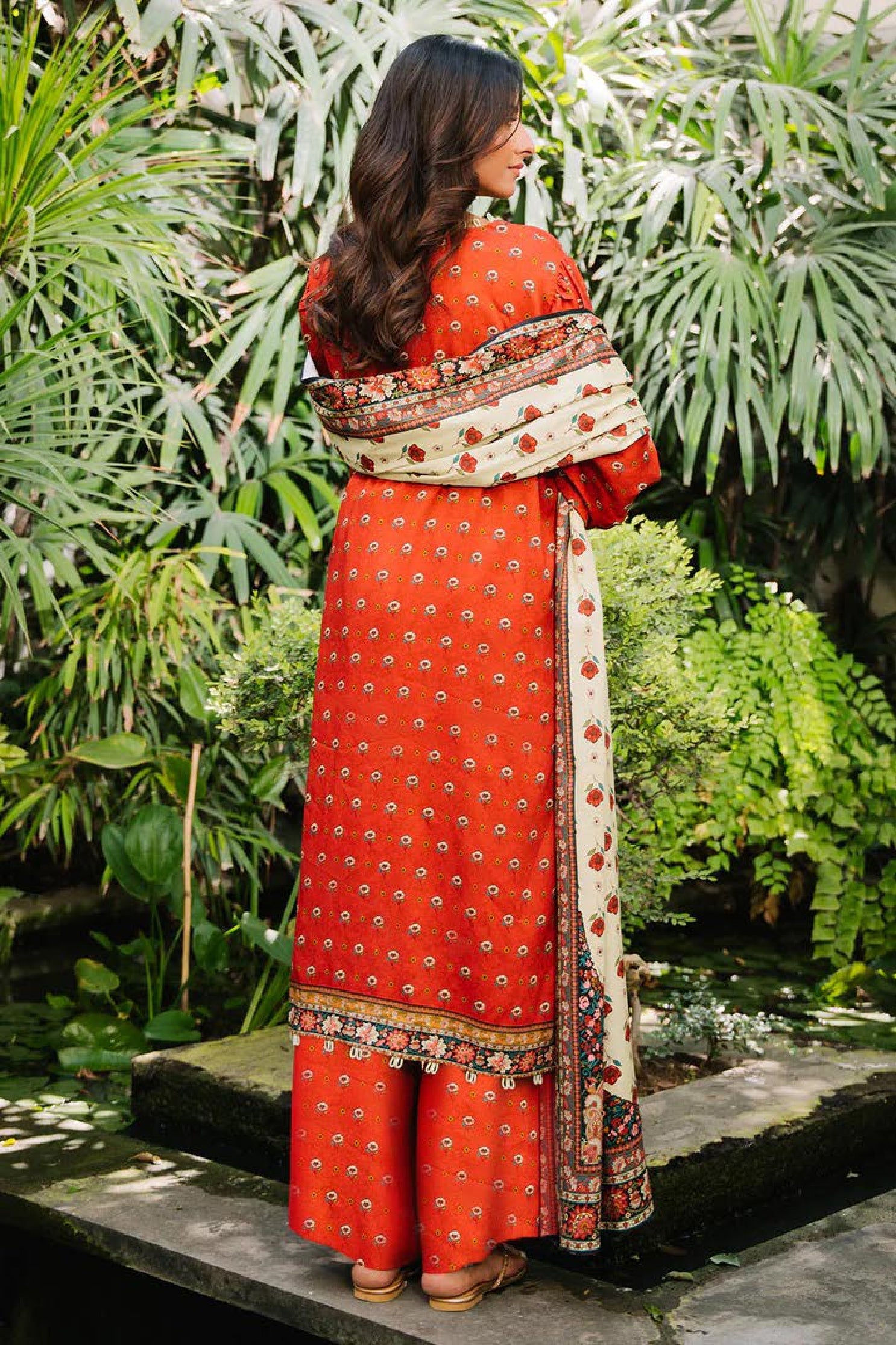Zellbury Lawn – Bana Dora 2025 (Red & Cream Floral 3-Piece Suit)