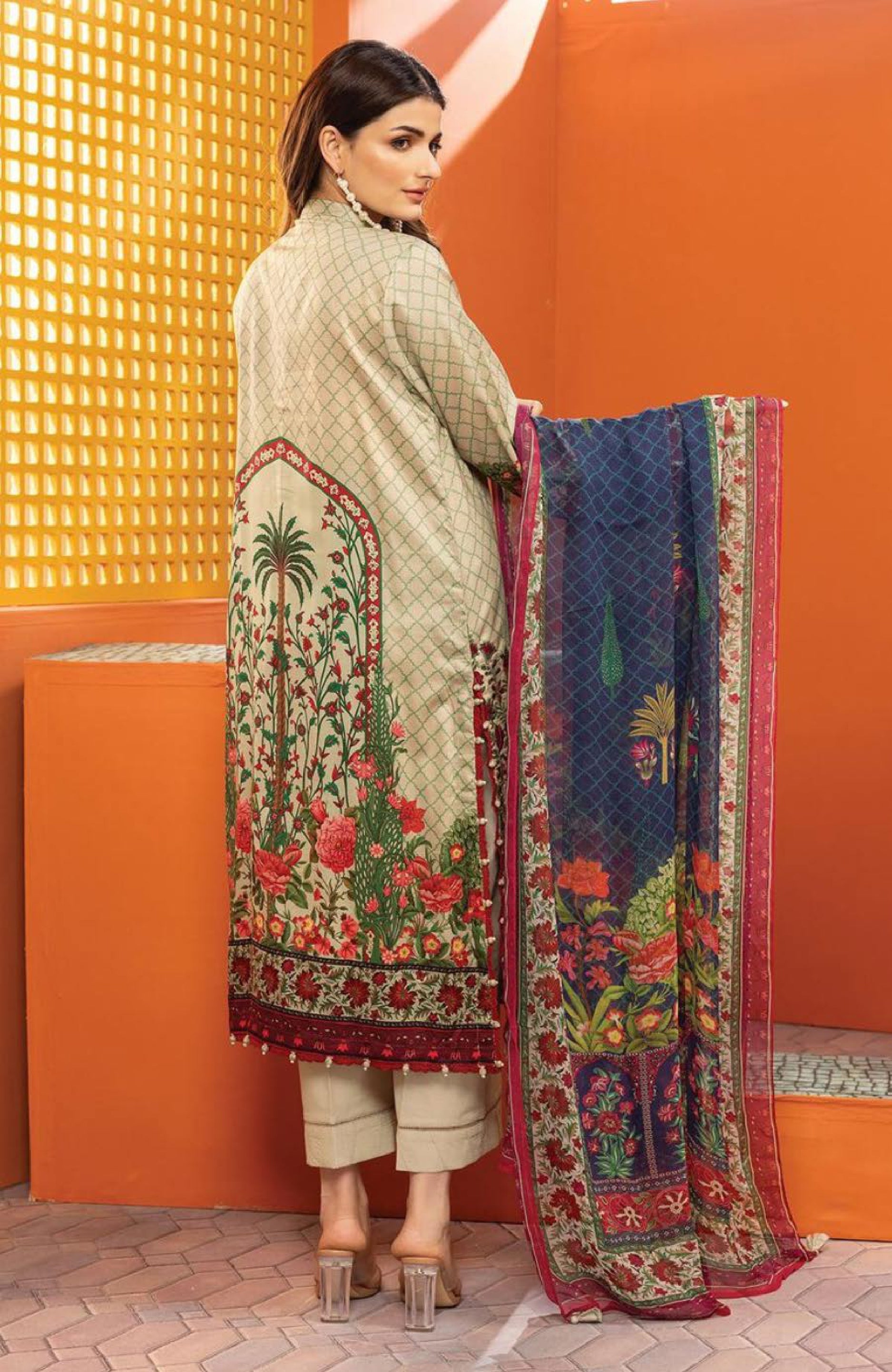 Khaadi Lawn – BANA DORA 2025 (Ivory & Maroon Gardenia 3-Piece Suit)