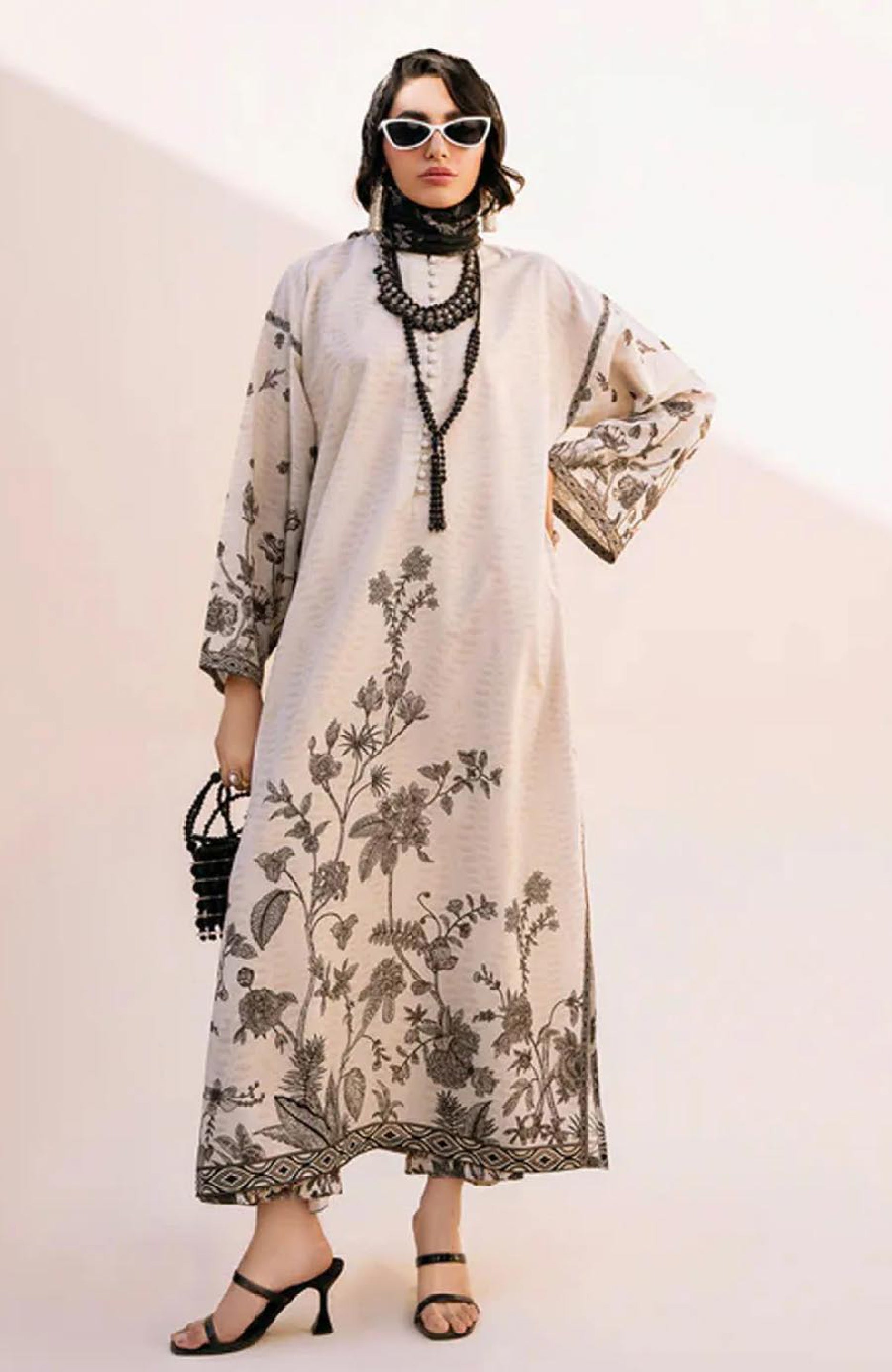 Khaadi Lawn – BANA DORA 2025 (Monochrome Floral 3-Piece Suit)