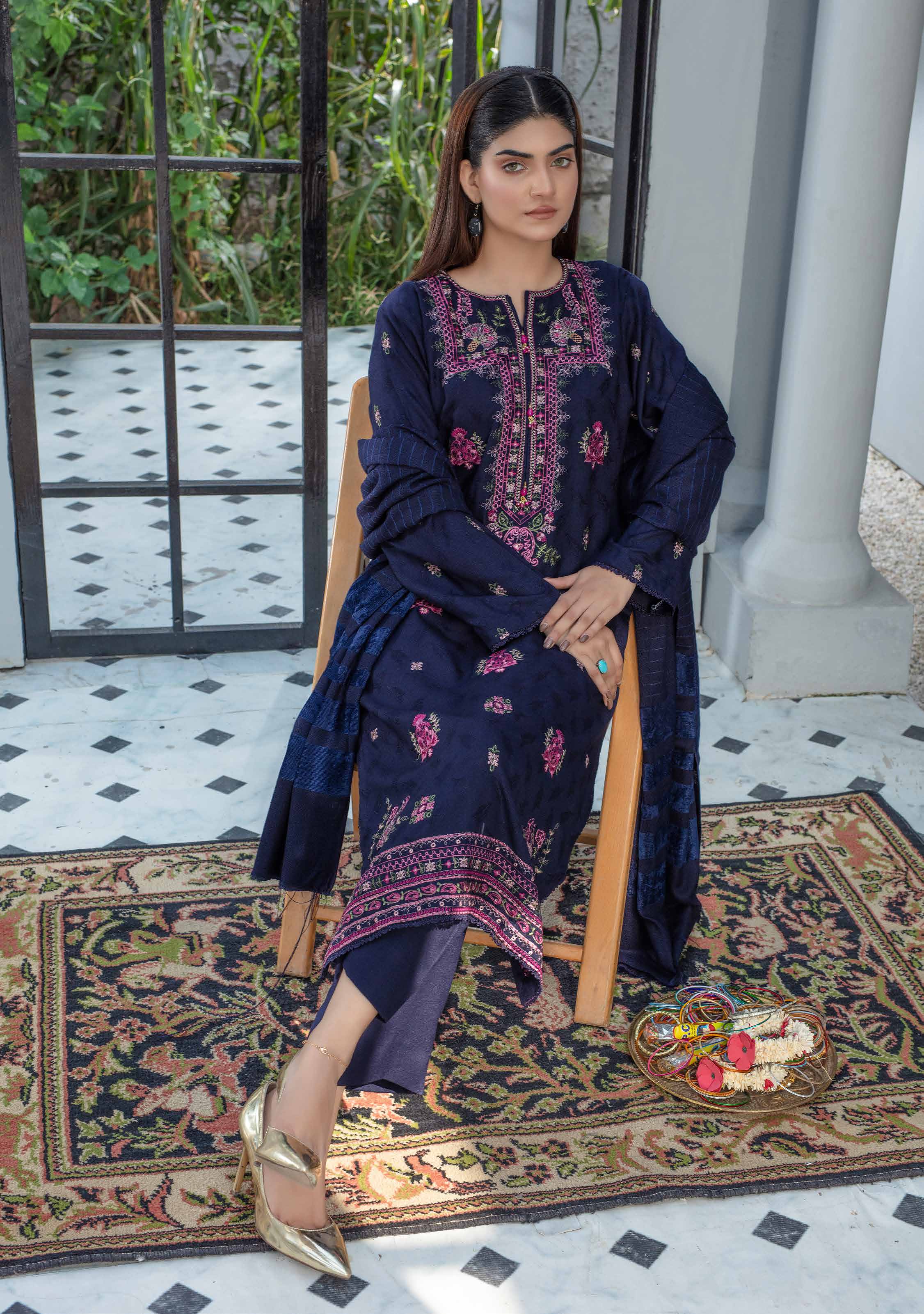 Rawayat by Khoobsurat Premium Leather with Valvet Wool Shawl (R-04)
