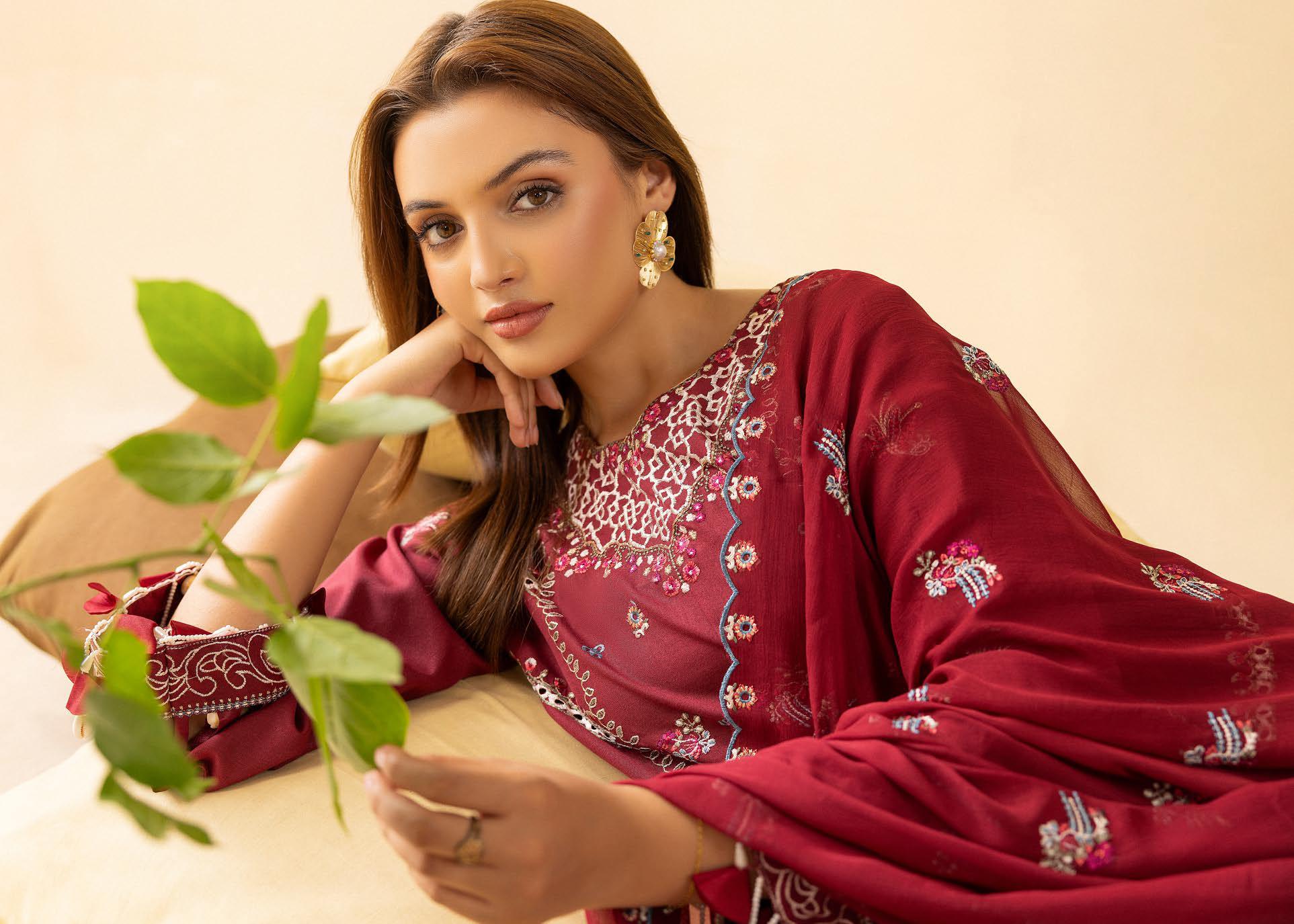 Shaamiyana Signature Karandi 3 Piece Suit (KS-300)