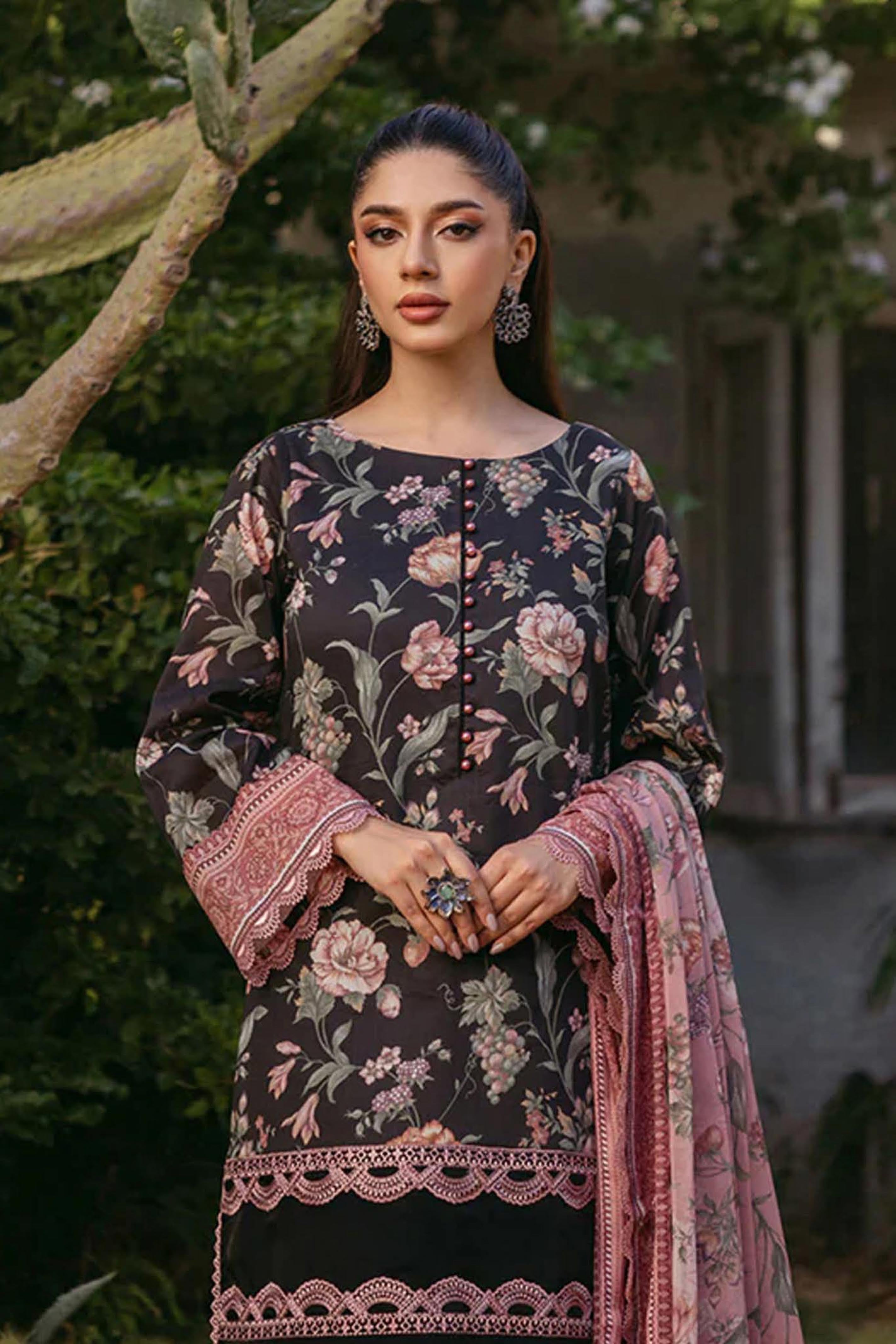 Zainab Chottani Lawn – Bana Dora 2025 (Black & Pink Floral 3-Piece Suit)