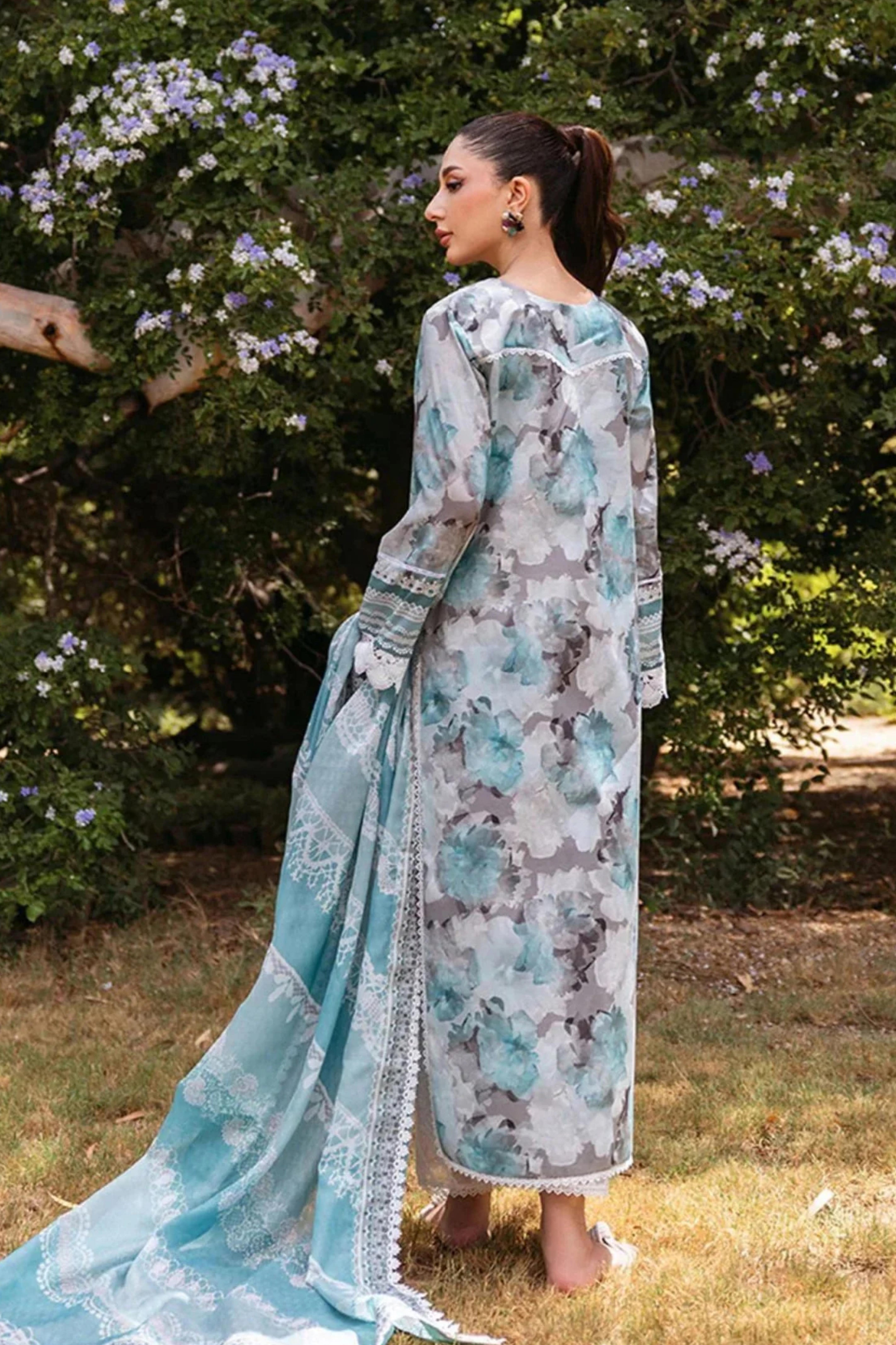 Zainab Chottani Lawn – Bana Dora 2025 (Aqua Blossom 3-Piece Suit)