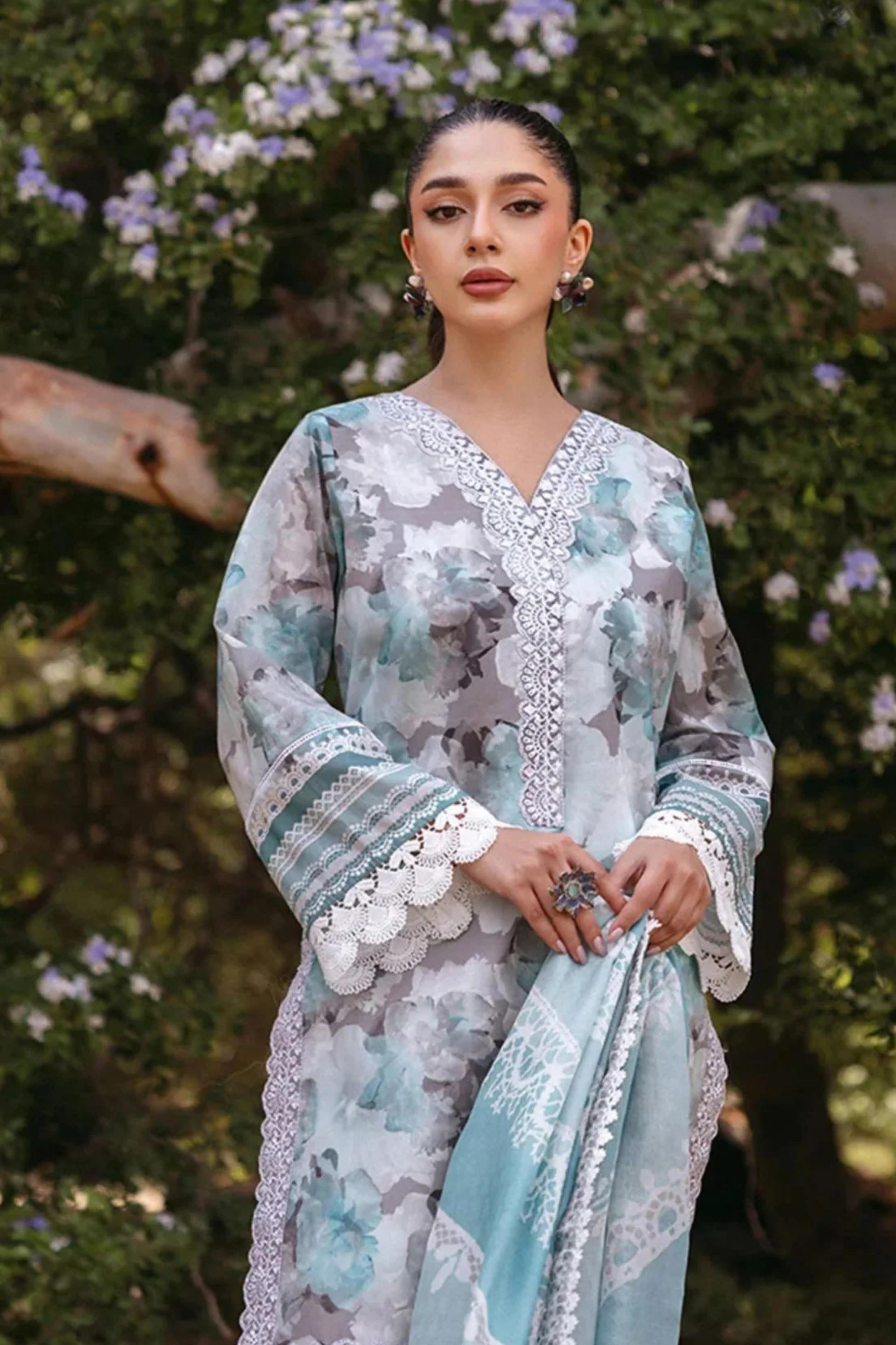 Zainab Chottani Lawn – Bana Dora 2025 (Aqua Blossom 3-Piece Suit)