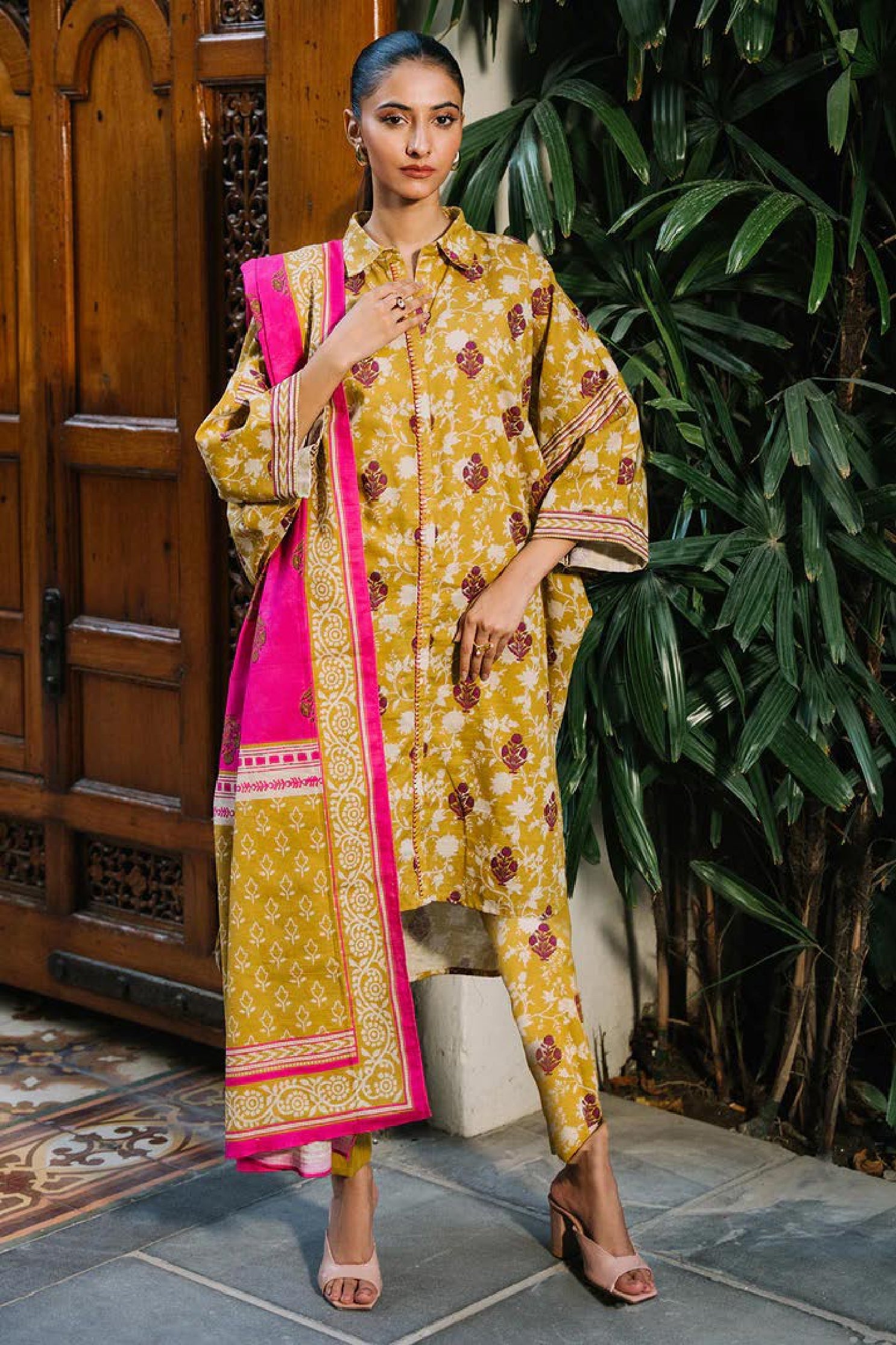 Zellbury Lawn – Bana Dora 2025 (Mustard & Pink Floral 3-Piece Suit)