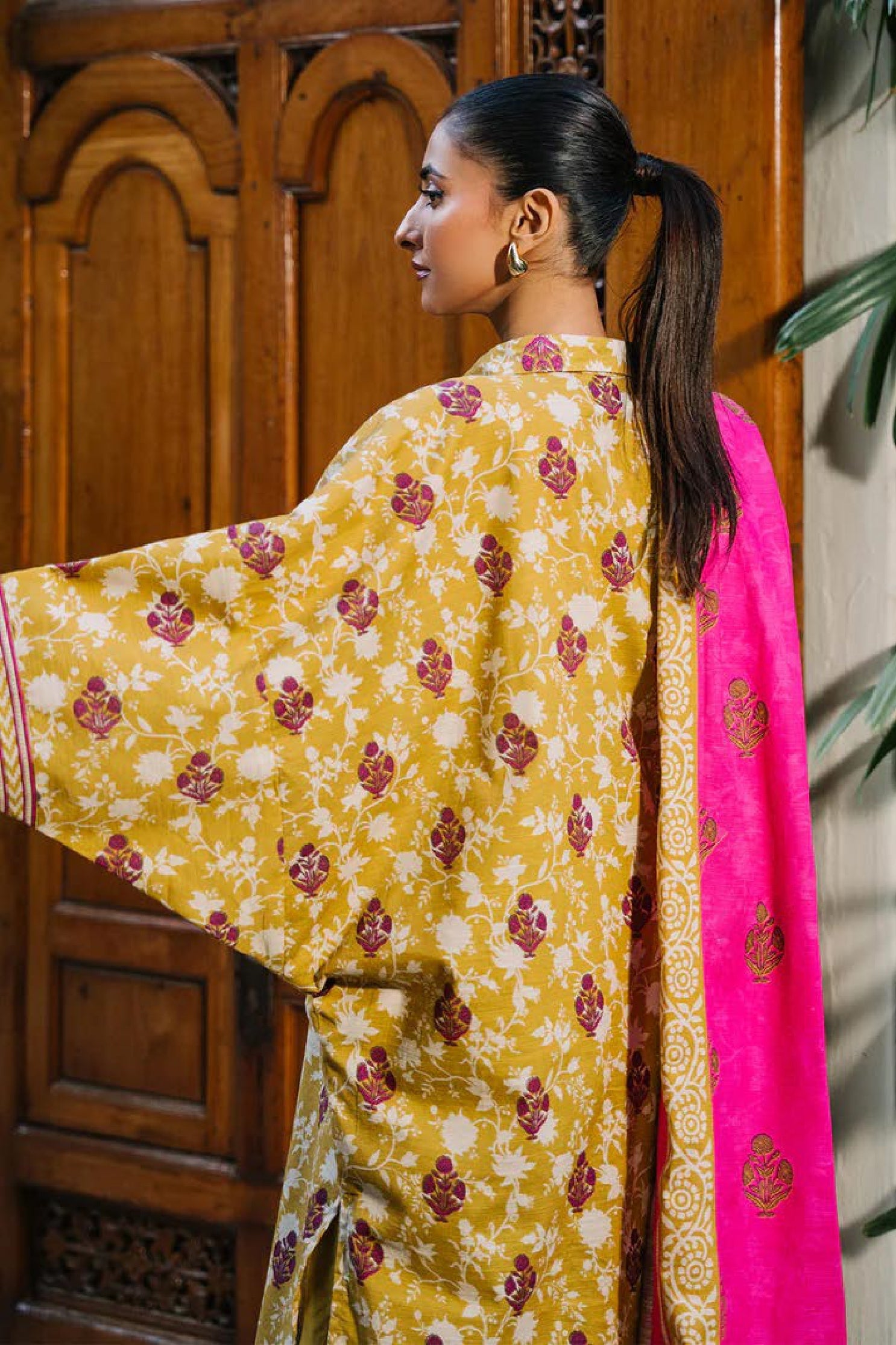 Zellbury Lawn – Bana Dora 2025 (Mustard & Pink Floral 3-Piece Suit)
