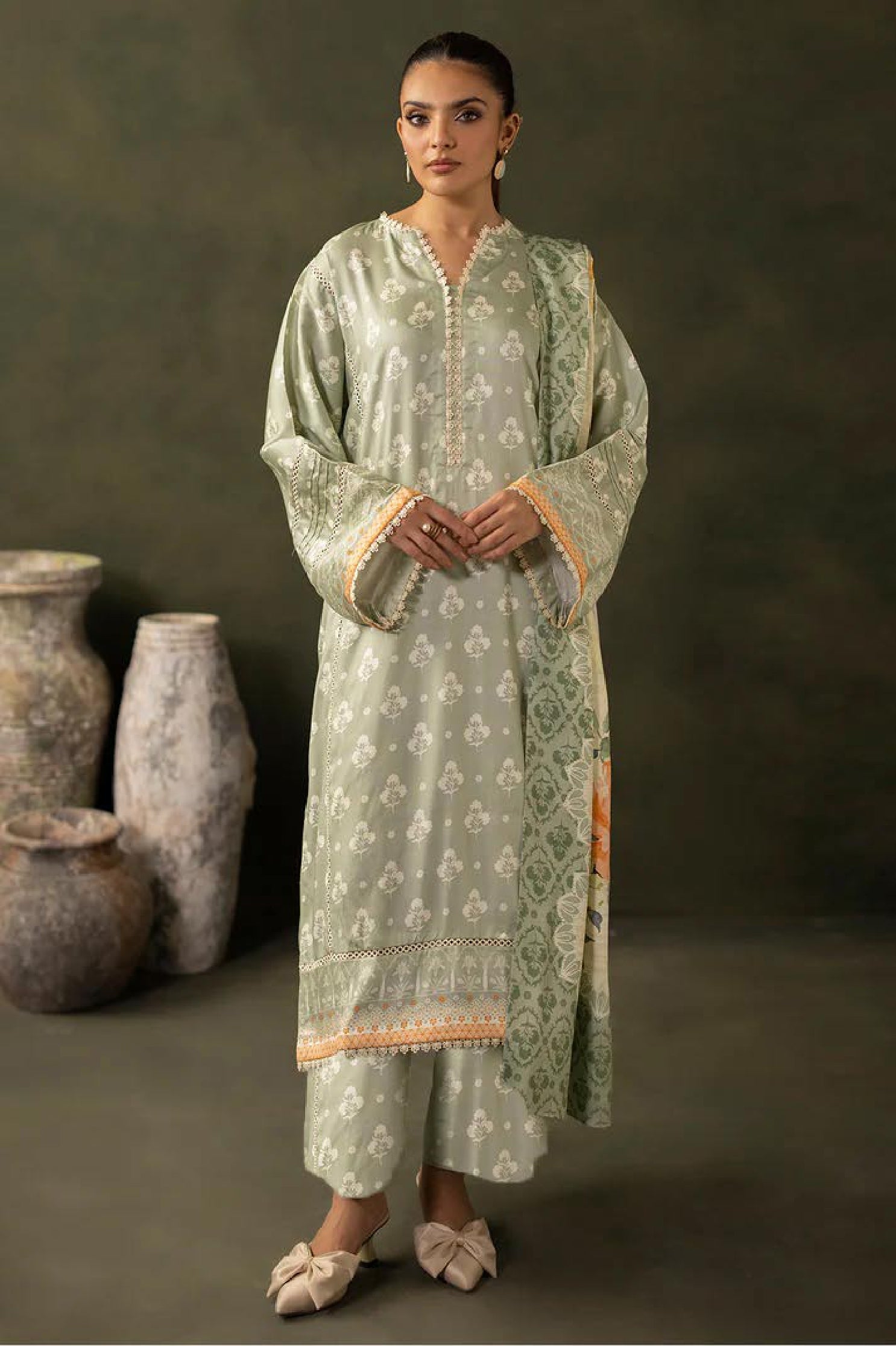 Zellbury Lawn – Bana Dora 2025 (Soft Green Floral 3-Piece Suit)
