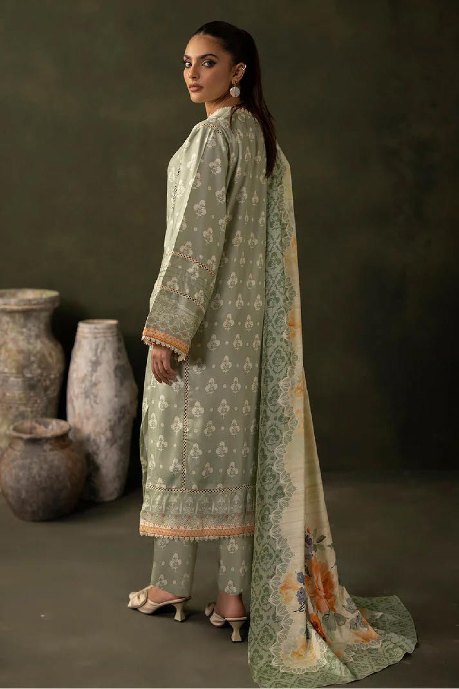 Zellbury Lawn – Bana Dora 2025 (Soft Green Floral 3-Piece Suit)